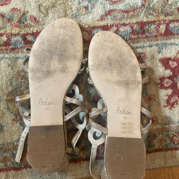 Beautiful BODEN strappy sandal in gold leather, size 40 - Picture 3 of 5